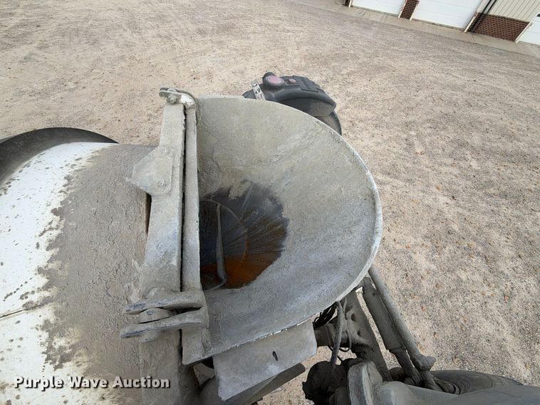 image for item EX1142 2005 International 5500i ready mix truck