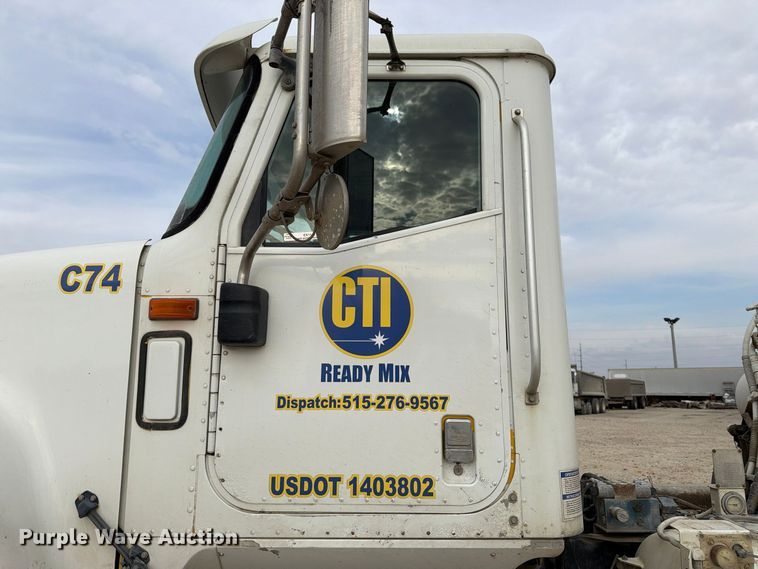 image for item EX1142 2005 International 5500i ready mix truck