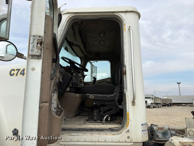 image for item EX1142 2005 International 5500i ready mix truck