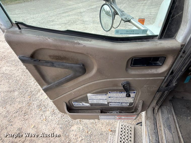 image for item EX1142 2005 International 5500i ready mix truck