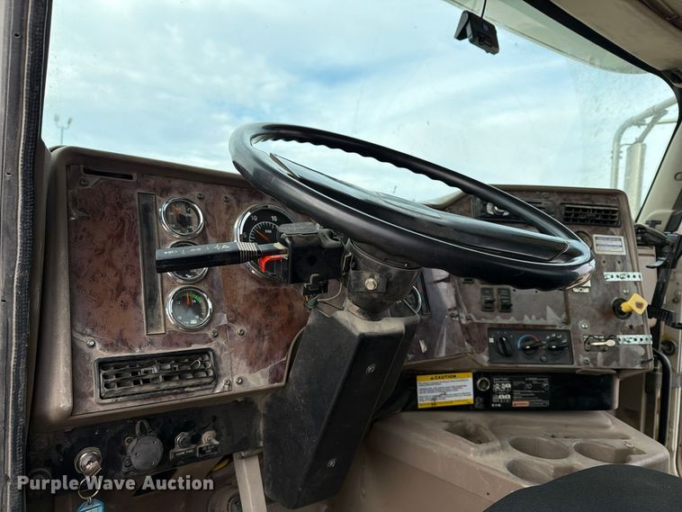 image for item EX1142 2005 International 5500i ready mix truck
