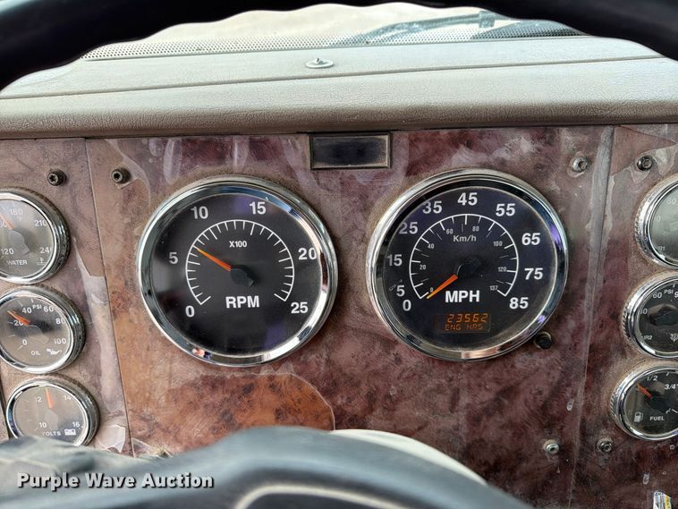 image for item EX1142 2005 International 5500i ready mix truck
