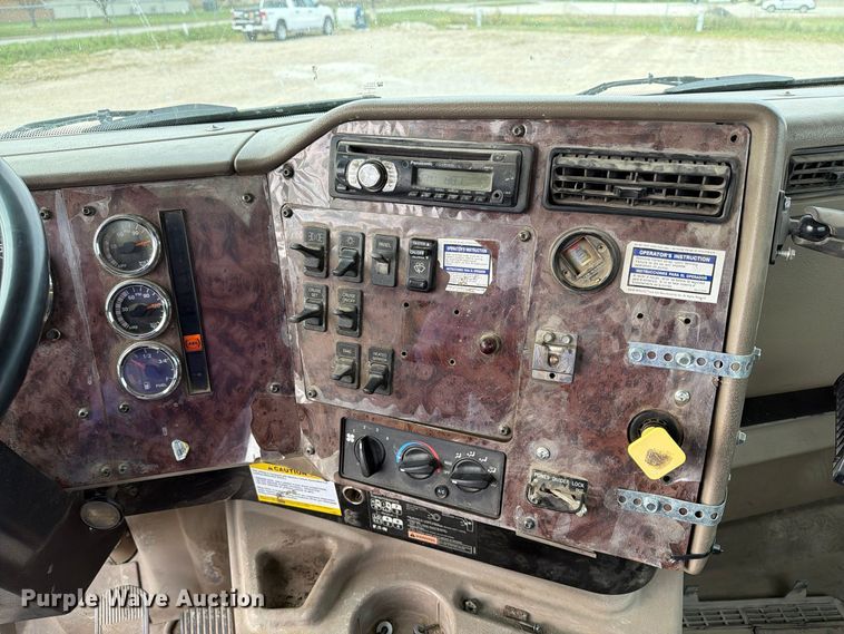 image for item EX1142 2005 International 5500i ready mix truck