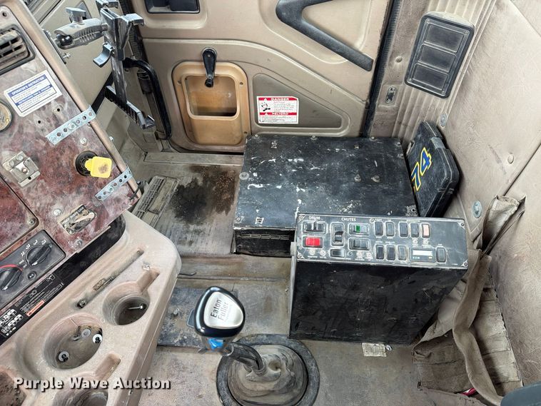 image for item EX1142 2005 International 5500i ready mix truck