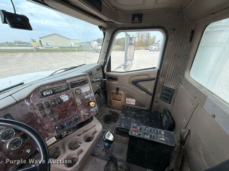 image for item EX1142 2005 International 5500i ready mix truck