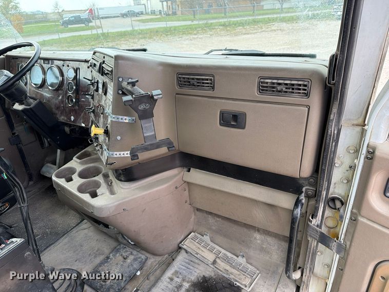 image for item EX1142 2005 International 5500i ready mix truck