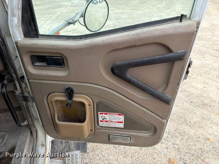 image for item EX1142 2005 International 5500i ready mix truck