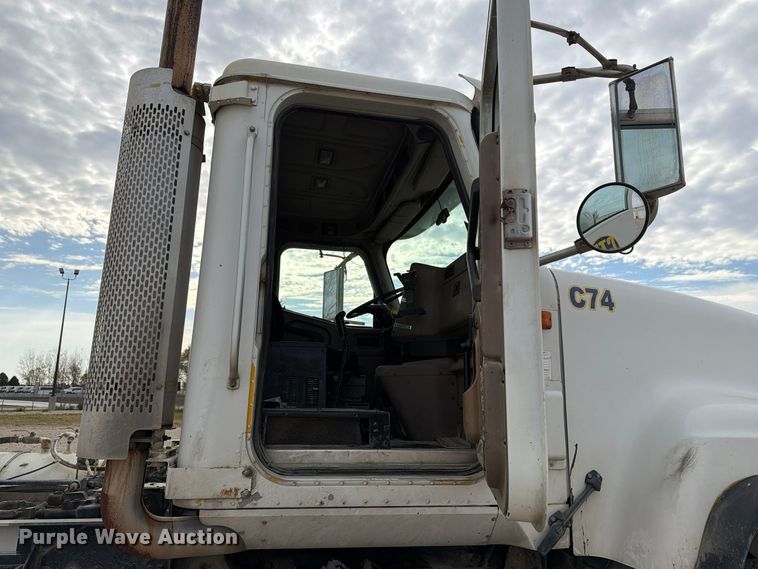 image for item EX1142 2005 International 5500i ready mix truck