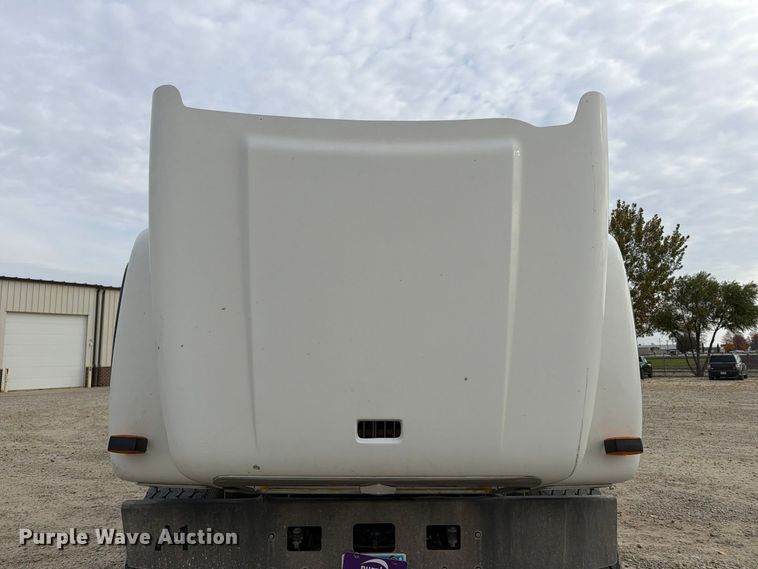 image for item EX1142 2005 International 5500i ready mix truck