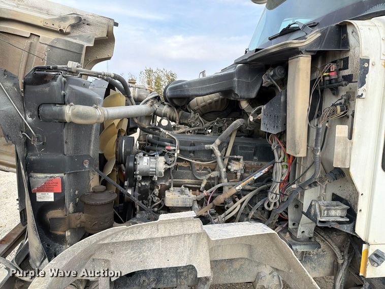 image for item EX1142 2005 International 5500i ready mix truck