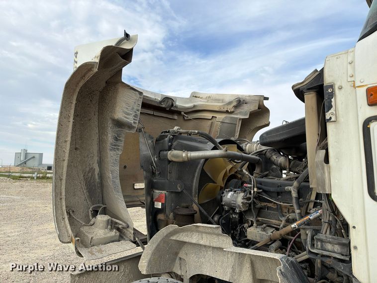 image for item EX1142 2005 International 5500i ready mix truck