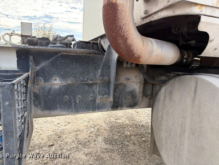 image for item EX1142 2005 International 5500i ready mix truck