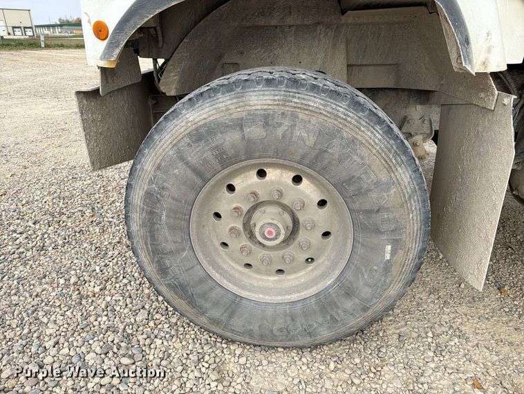 image for item EX1142 2005 International 5500i ready mix truck