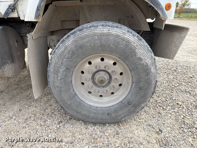 image for item EX1142 2005 International 5500i ready mix truck