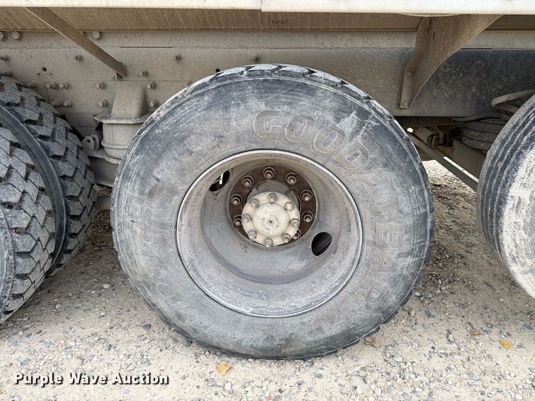 image for item EX1142 2005 International 5500i ready mix truck