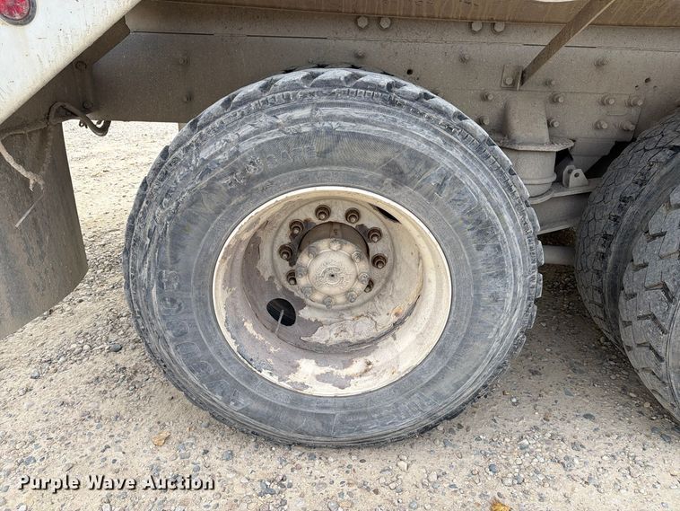 image for item EX1142 2005 International 5500i ready mix truck