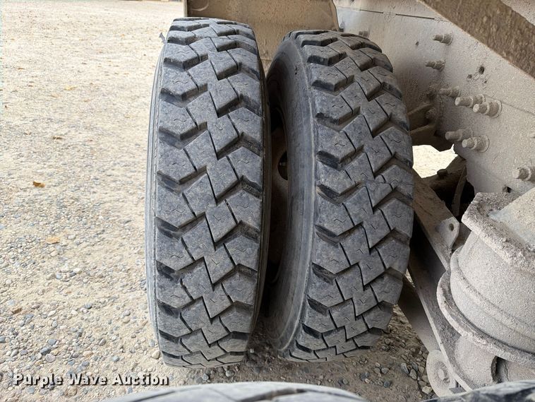 image for item EX1142 2005 International 5500i ready mix truck