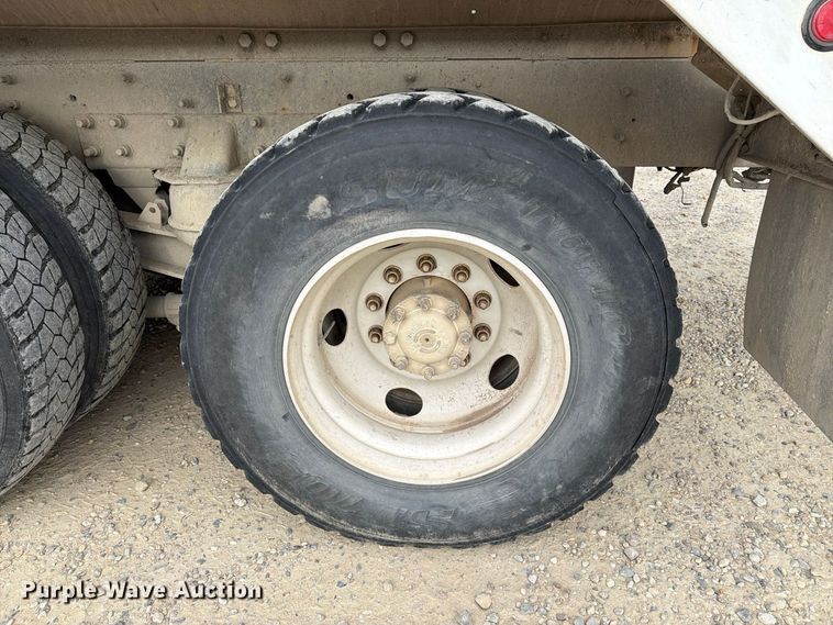 image for item EX1142 2005 International 5500i ready mix truck
