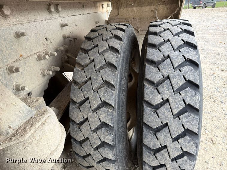 image for item EX1142 2005 International 5500i ready mix truck
