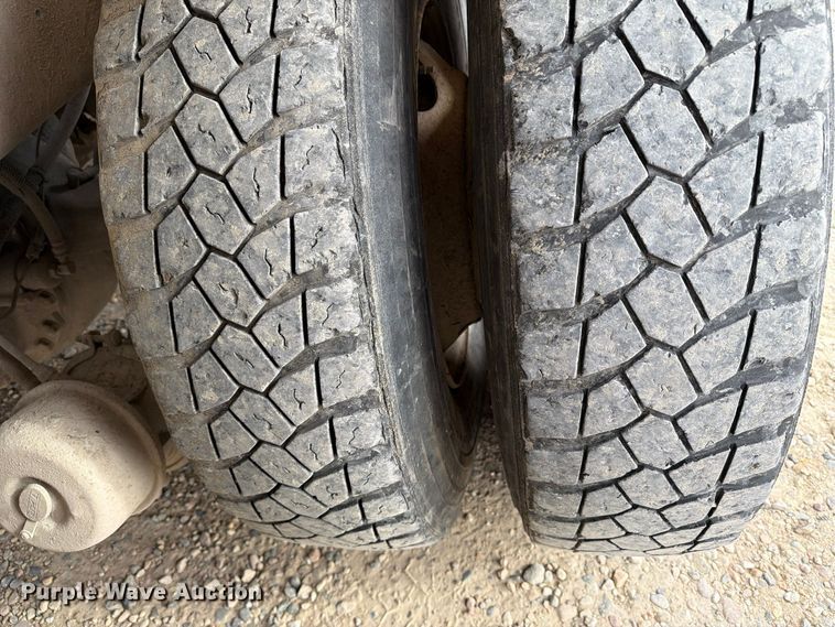 image for item EX1142 2005 International 5500i ready mix truck