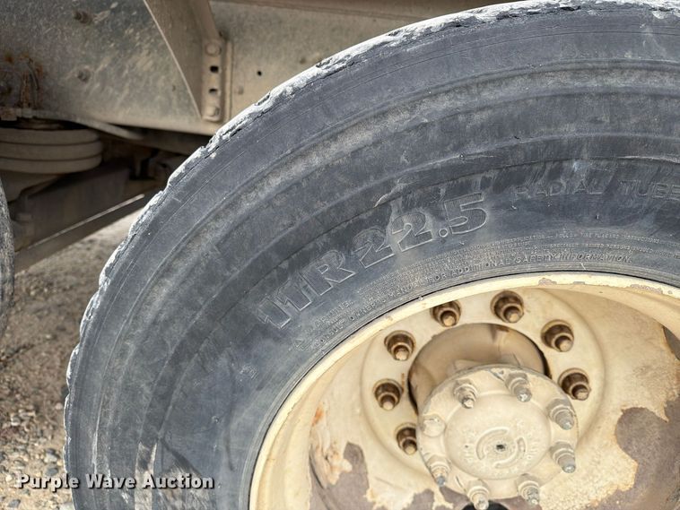 image for item EX1142 2005 International 5500i ready mix truck