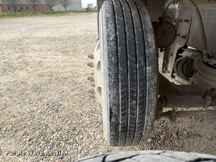 image for item EX1142 2005 International 5500i ready mix truck