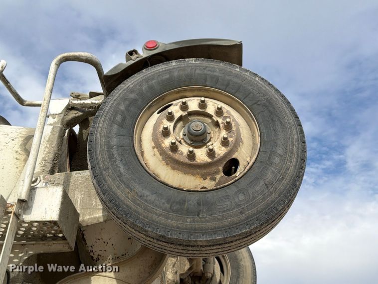image for item EX1142 2005 International 5500i ready mix truck