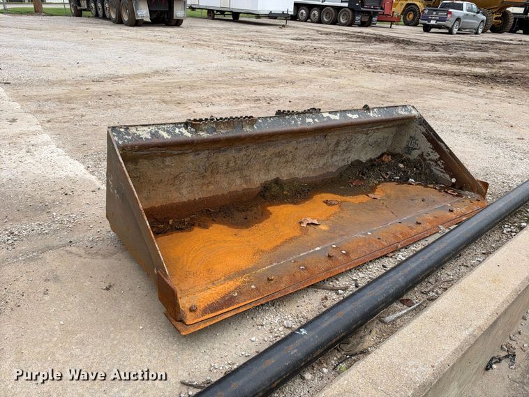 image for item EX2476 Caterpillar skid steer bucket