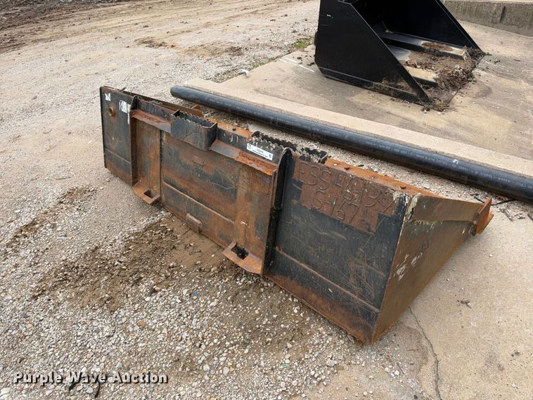 image for item EX2476 Caterpillar skid steer bucket