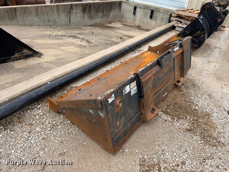 image for item EX2476 Caterpillar skid steer bucket
