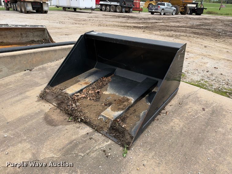 image for item EX2477 2021 Arrow forklift dump bucket