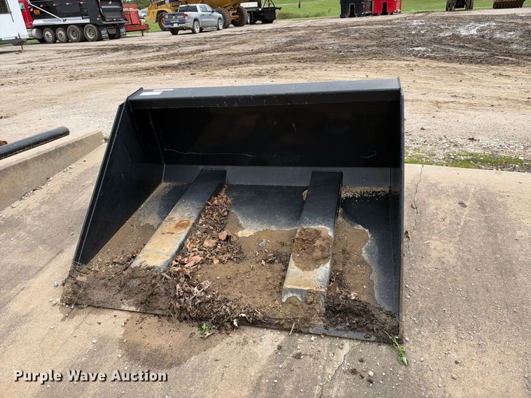 image for item EX2477 2021 Arrow forklift dump bucket