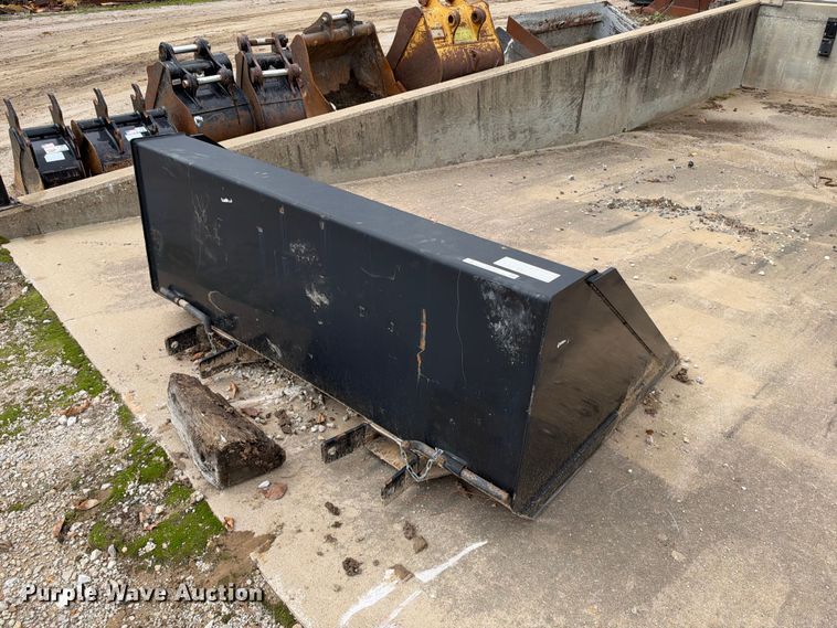image for item EX2477 2021 Arrow forklift dump bucket