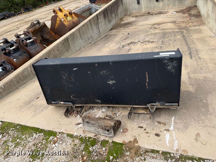 image for item EX2477 2021 Arrow forklift dump bucket