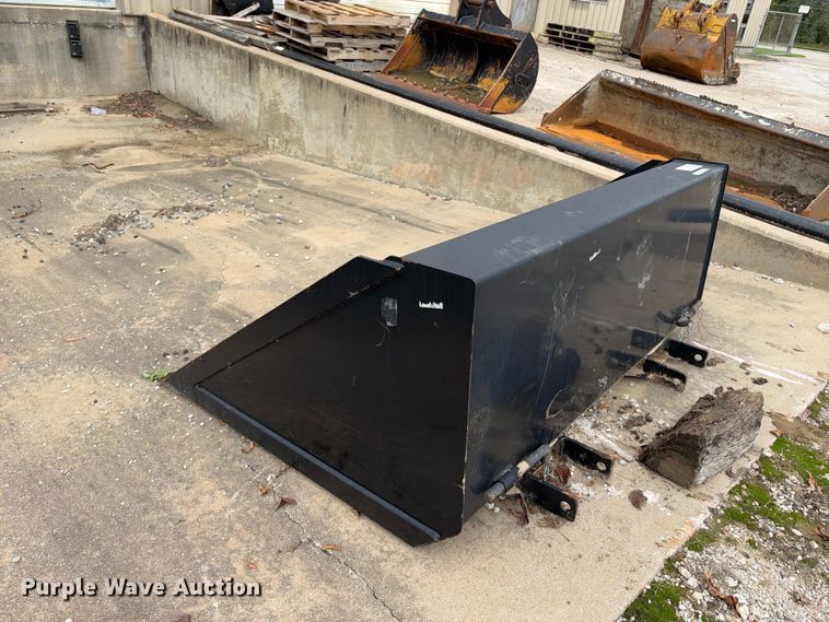 image for item EX2477 2021 Arrow forklift dump bucket