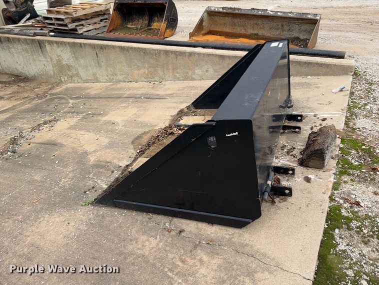 image for item EX2477 2021 Arrow forklift dump bucket