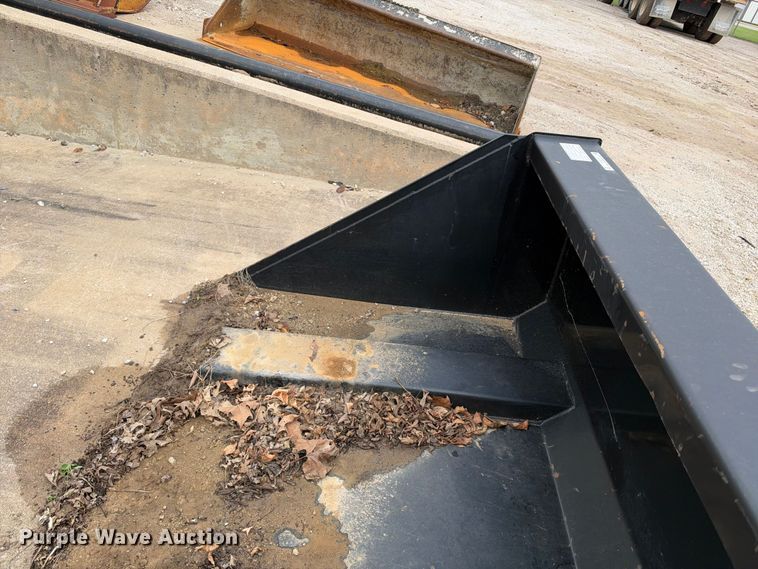 image for item EX2477 2021 Arrow forklift dump bucket
