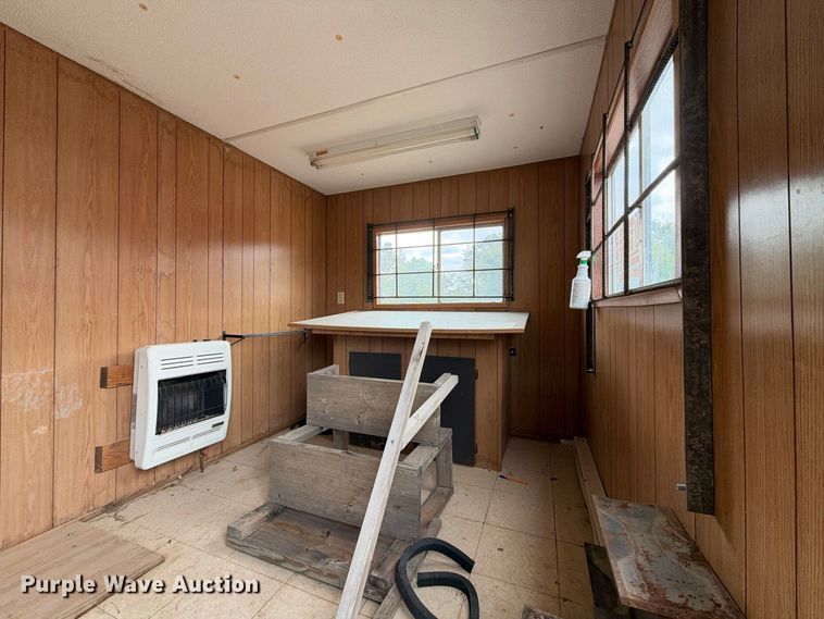 image for item EX2482 2000 TSI office trailer