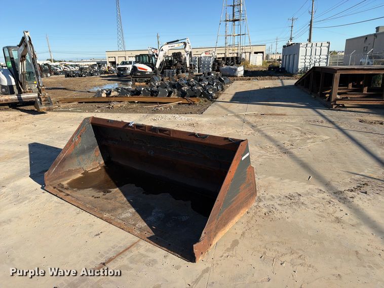 image for item EX4402 Skid steer bucket