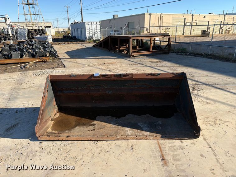 image for item EX4402 Skid steer bucket