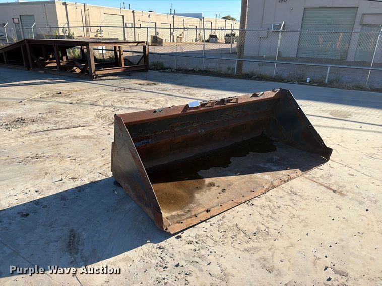 image for item EX4402 Skid steer bucket