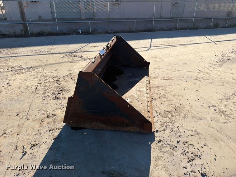 image for item EX4402 Skid steer bucket