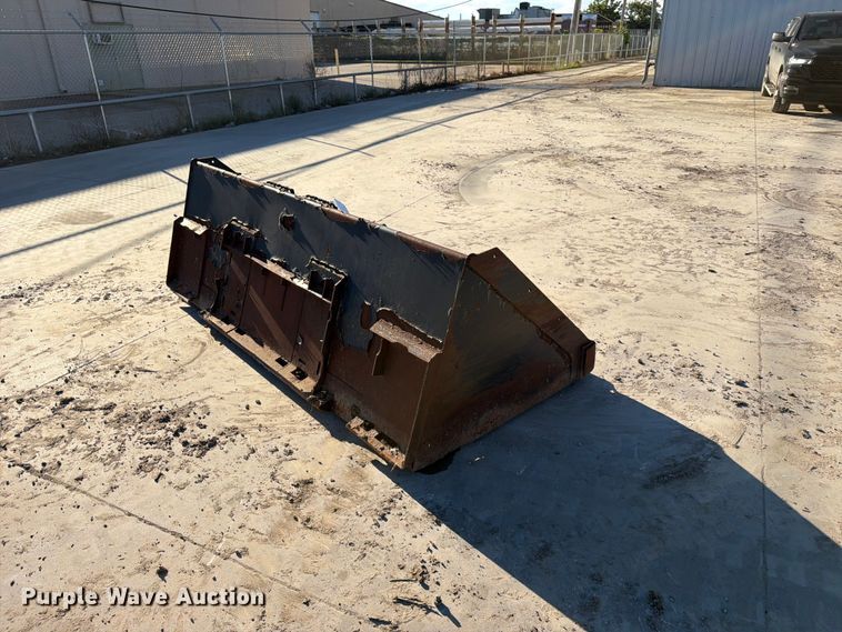 image for item EX4402 Skid steer bucket
