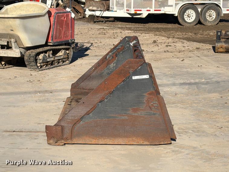 image for item EX4402 Skid steer bucket