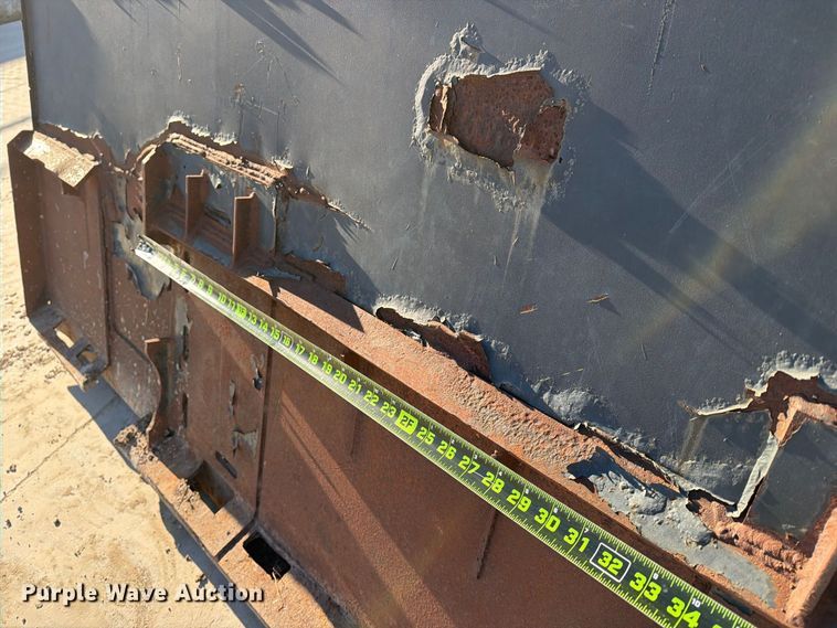 image for item EX4402 Skid steer bucket