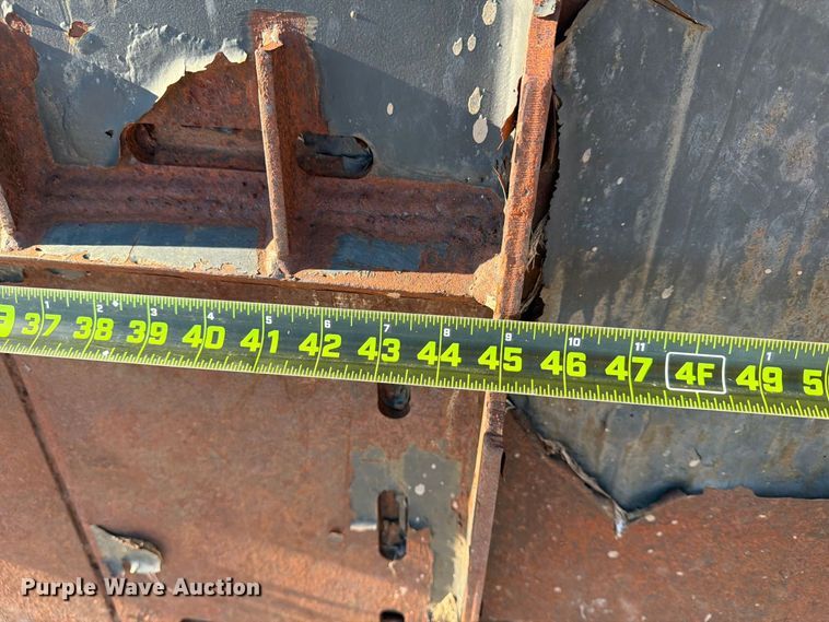 image for item EX4402 Skid steer bucket