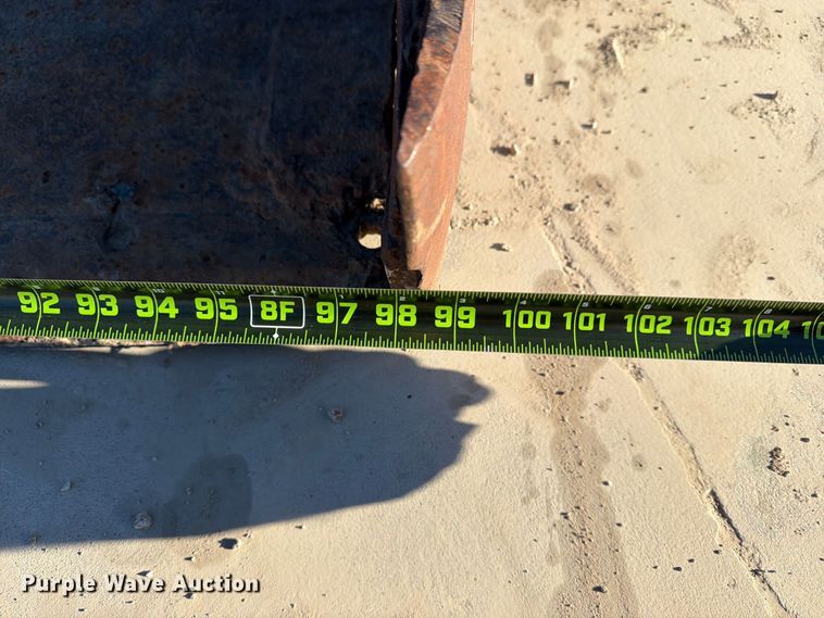 image for item EX4402 Skid steer bucket