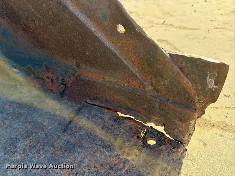 image for item EX4402 Skid steer bucket