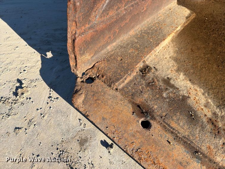 image for item EX4402 Skid steer bucket