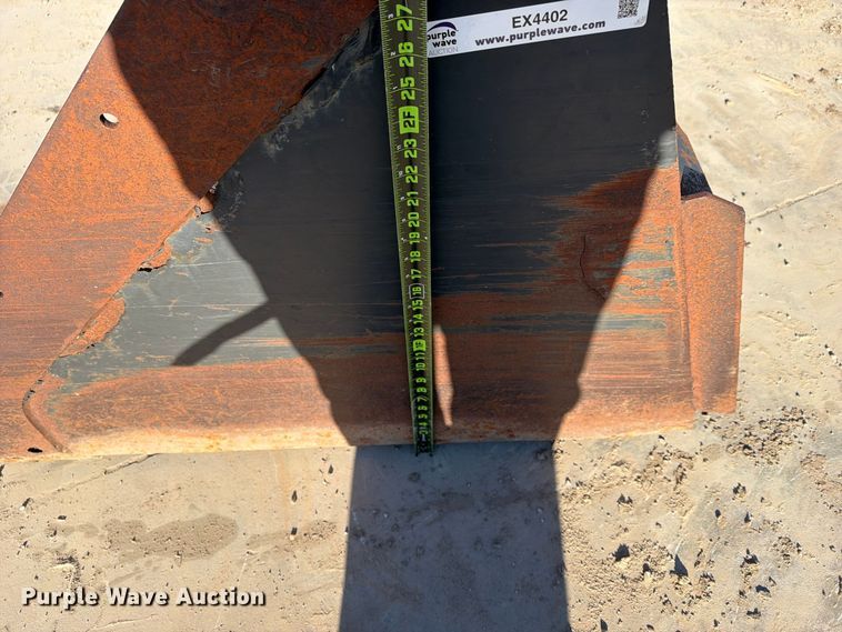 image for item EX4402 Skid steer bucket